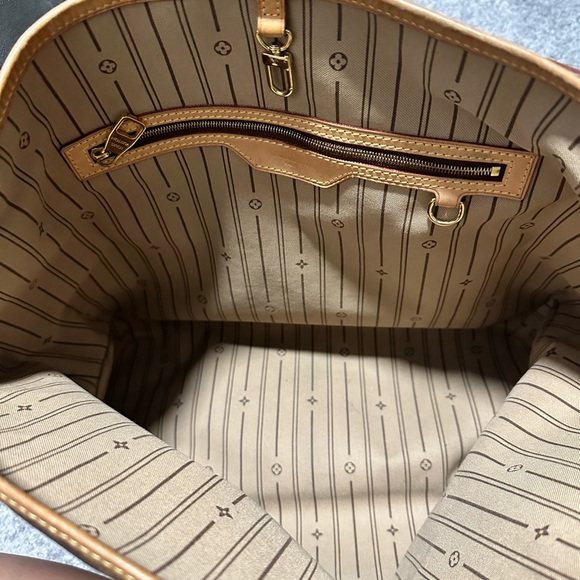 AUTHENTIC Pre-loved Louis Vuitton “Delightful” bag discontinued - Picture 3 of 9